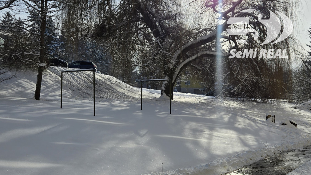 Nová ponuka! Na predaj 3.5 izbový byt na Zl. Potoku, tichá lokalita, murované jadro, balkón aj loggia