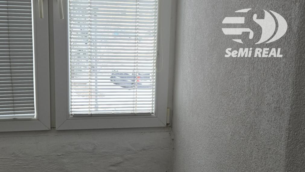 Nová ponuka! Na predaj 3.5 izbový byt na Zl. Potoku, tichá lokalita, murované jadro, balkón aj loggia