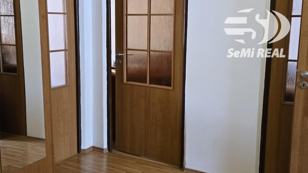 Nová ponuka! Na predaj 3.5 izbový byt na Zl. Potoku, tichá lokalita, murované jadro, balkón aj loggia