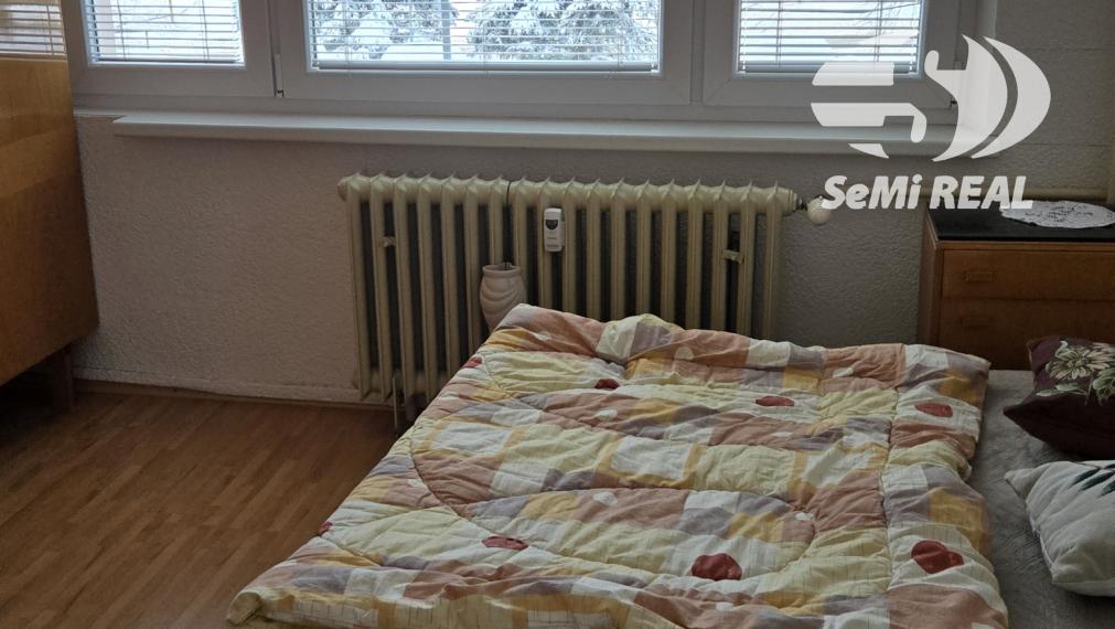 Nová ponuka! Na predaj 3.5 izbový byt na Zl. Potoku, tichá lokalita, murované jadro, balkón aj loggia