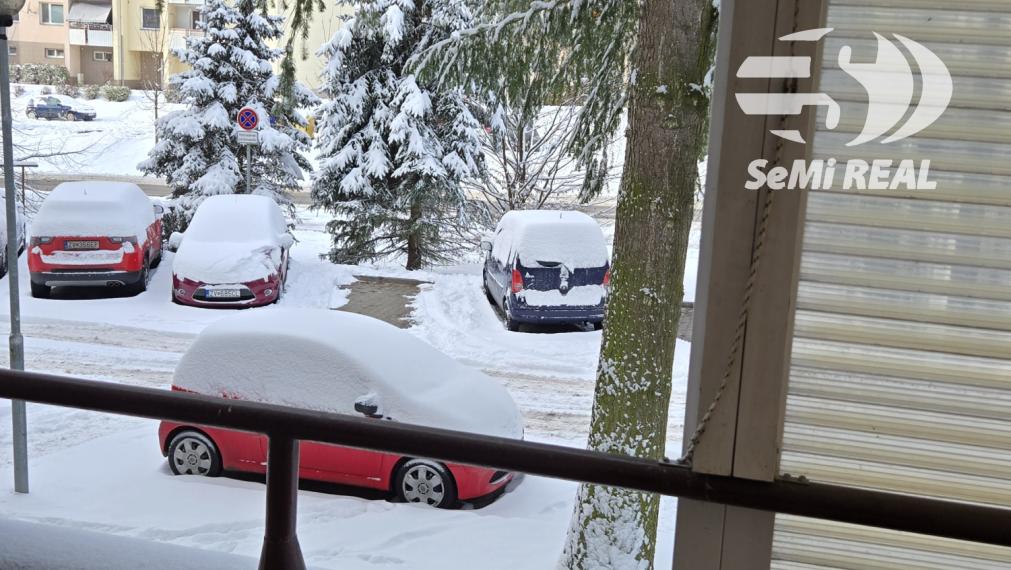 Nová ponuka! Na predaj 3.5 izbový byt na Zl. Potoku, tichá lokalita, murované jadro, balkón aj loggia