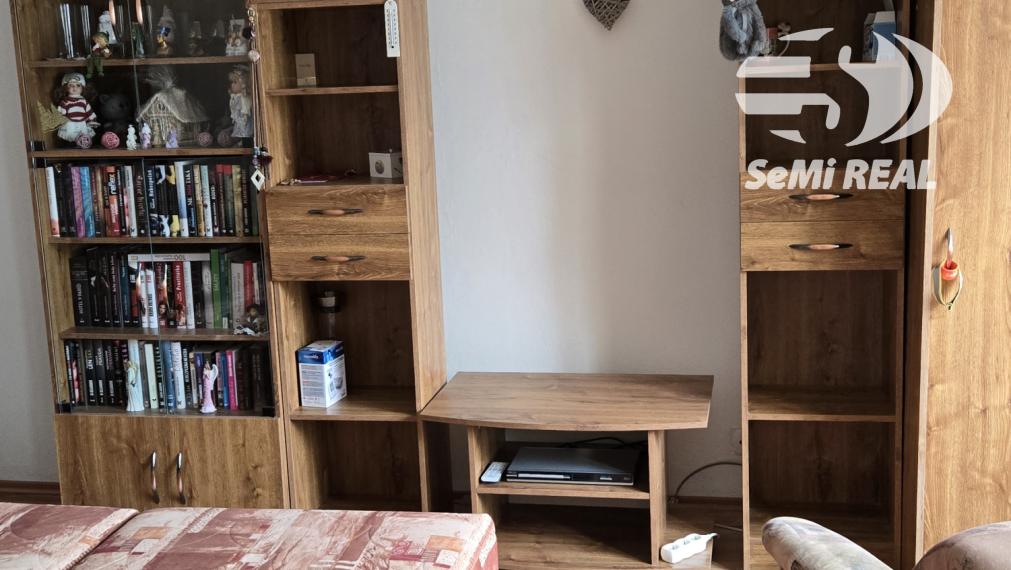 Nová ponuka! Na predaj 3.5 izbový byt na Zl. Potoku, tichá lokalita, murované jadro, balkón aj loggia