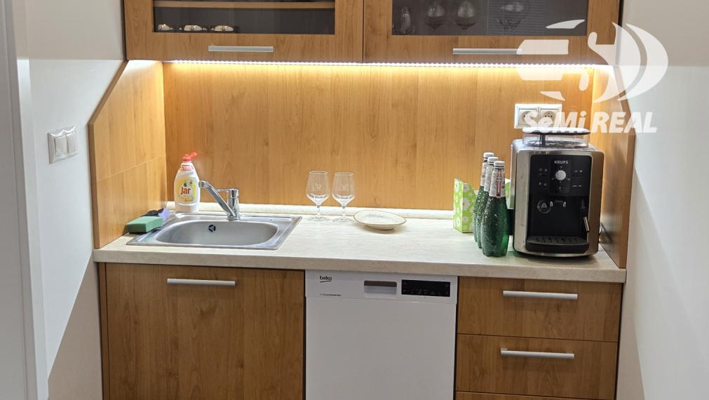 Nová investičná ponuka ! Budova v centre Zvolena na predaj.