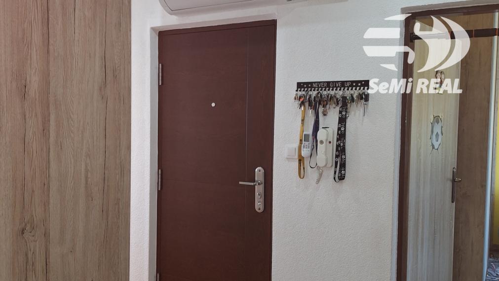 NA PREDAJ: Útulný 3-izbový byt s balkónom a klimatizáciou – Zvolen, sídlisko Západ