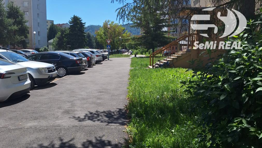 NA PREDAJ: Útulný 3-izbový byt s balkónom a klimatizáciou – Zvolen, sídlisko Západ