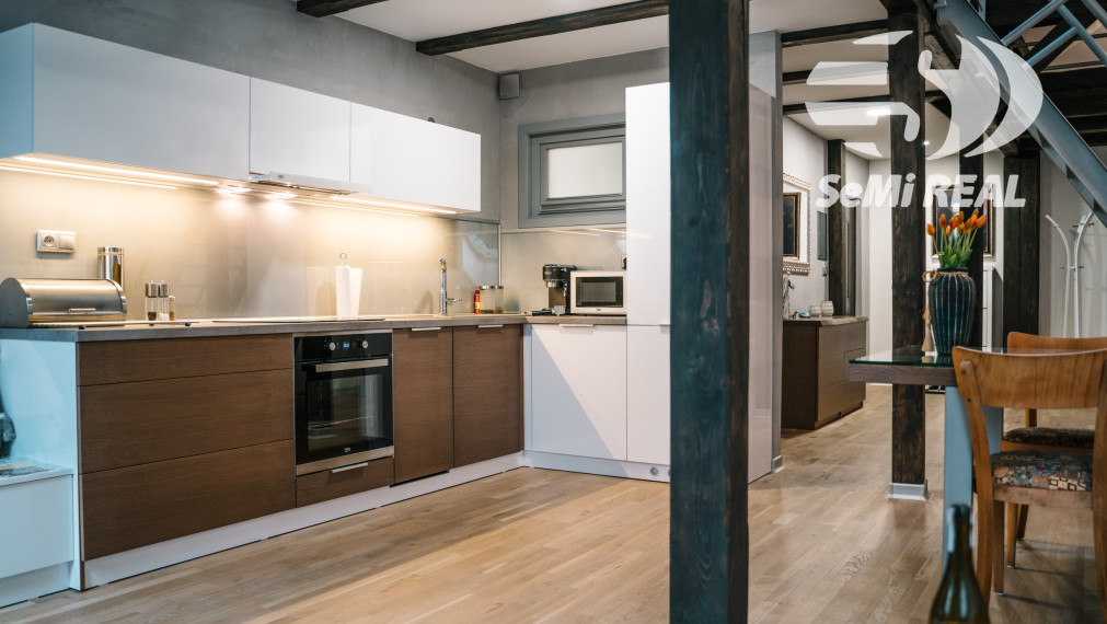 EXKLUZÍVNY MEZONET V SRDCI HISTORICKEJ BANSKEJ ŠTIAVNICE