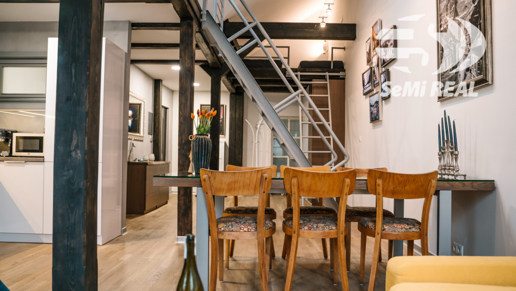 EXKLUZÍVNY MEZONET V SRDCI HISTORICKEJ BANSKEJ ŠTIAVNICE