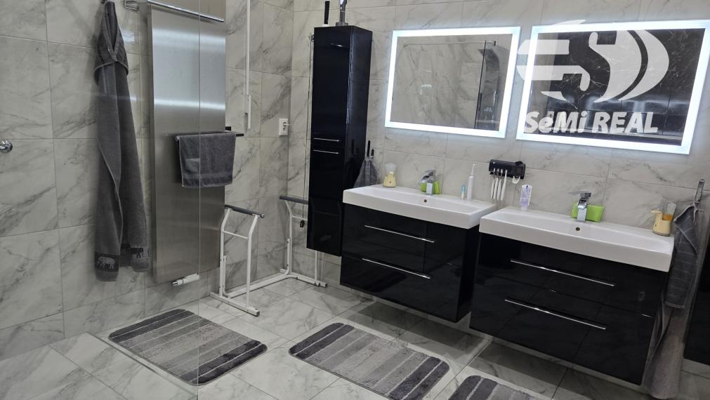 Nová investičná ponuka ! Budova v centre Zvolena na predaj.