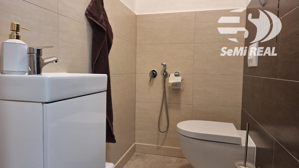 Ponúkame na prenájom 2 izbový byt po kompl.rekonštrukcii aj so zariadením - Zlatý potok