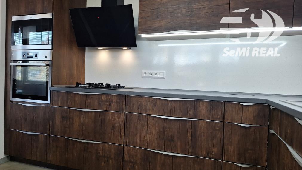 Ponúkame na prenájom 2 izbový byt po kompl.rekonštrukcii aj so zariadením - Zlatý potok