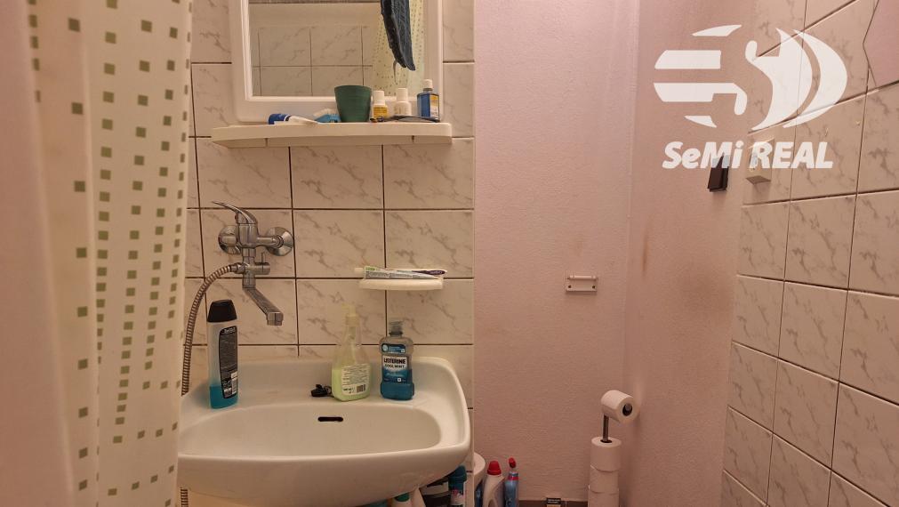 Ponúkame 1 izbový byt v pôvodnom stave časť Podborová