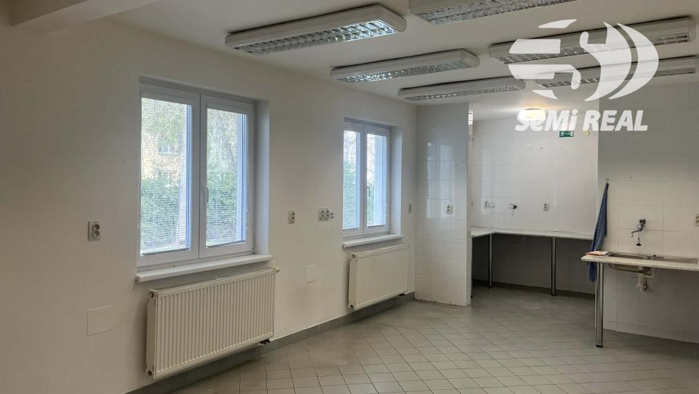 Investičná príležitosť – zrekonštruovaná budova, 1274 m2 pozemok v širšom centre mesta