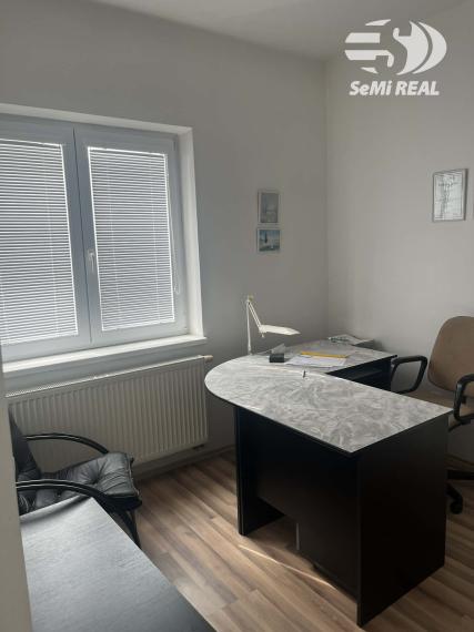 Investičná príležitosť – zrekonštruovaná budova, 1274 m2 pozemok v širšom centre mesta