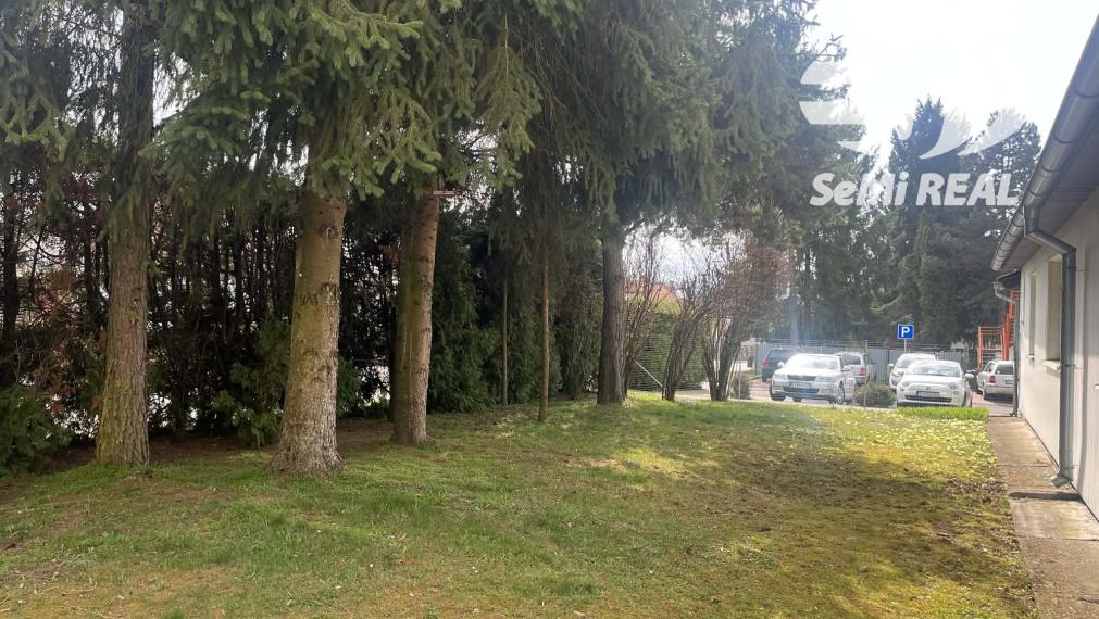 Investičná príležitosť – zrekonštruovaná budova, 1274 m2 pozemok v širšom centre mesta