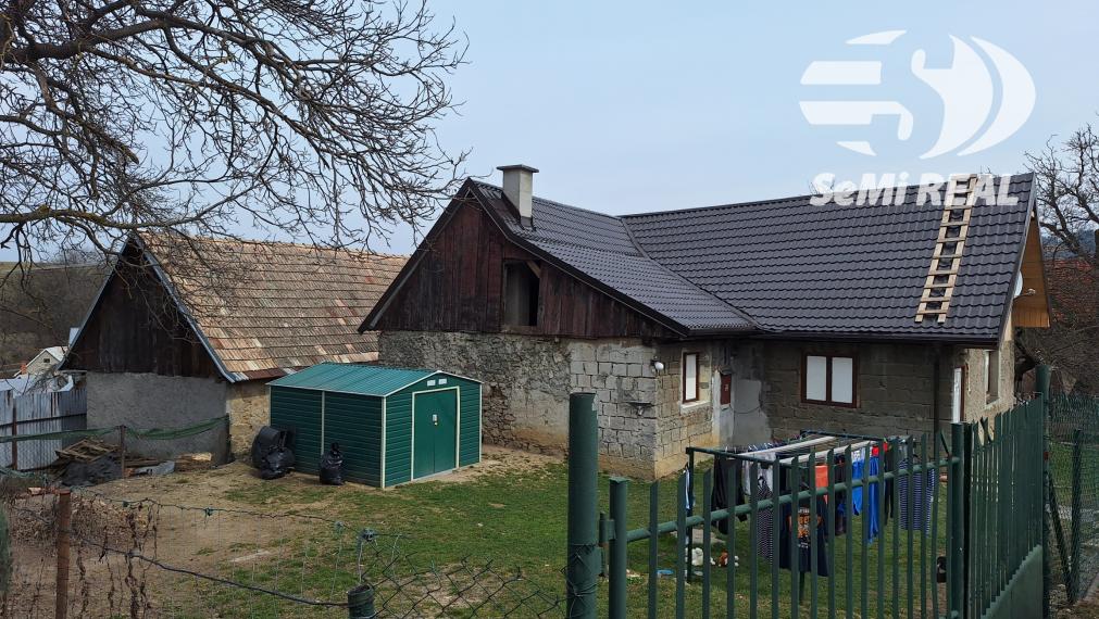 Ponúkame na predaj rodinný dom v obci Hrochoť