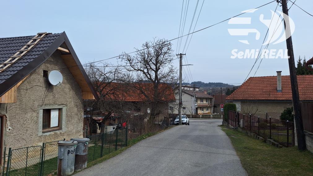 Ponúkame na predaj rodinný dom v obci Hrochoť