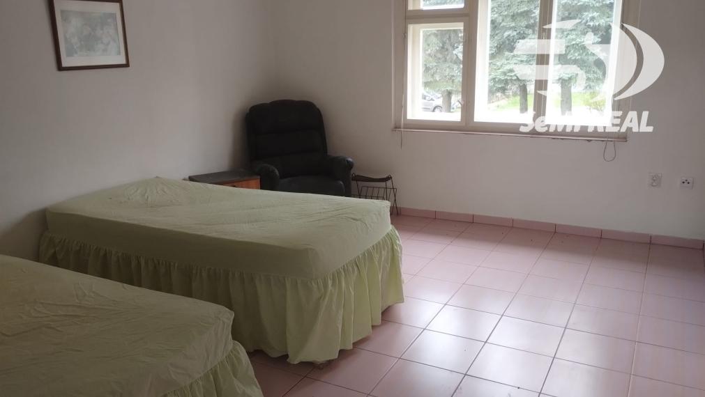 Ponúkame na predaj dva domy s veľkým pozemkom v obci Krnišov