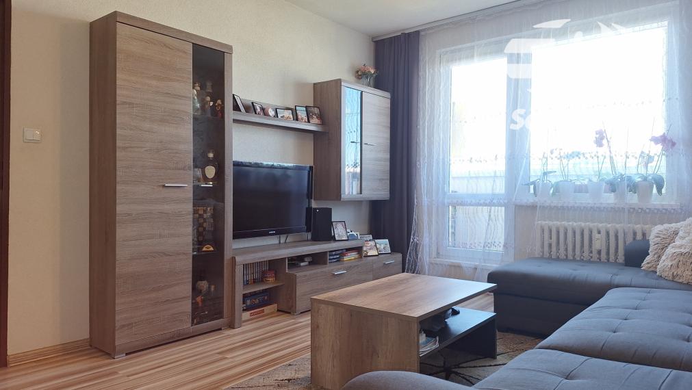 NA PREDAJ: Útulný 3-izbový byt s balkónom a klimatizáciou – Zvolen, sídlisko Západ