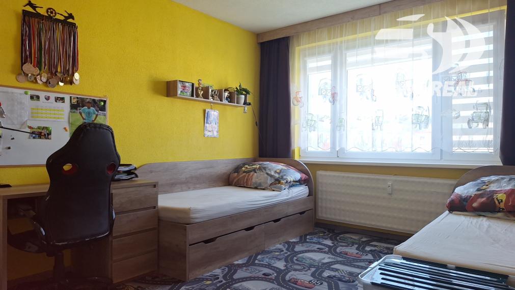 NA PREDAJ: Útulný 3-izbový byt s balkónom a klimatizáciou – Zvolen, sídlisko Západ