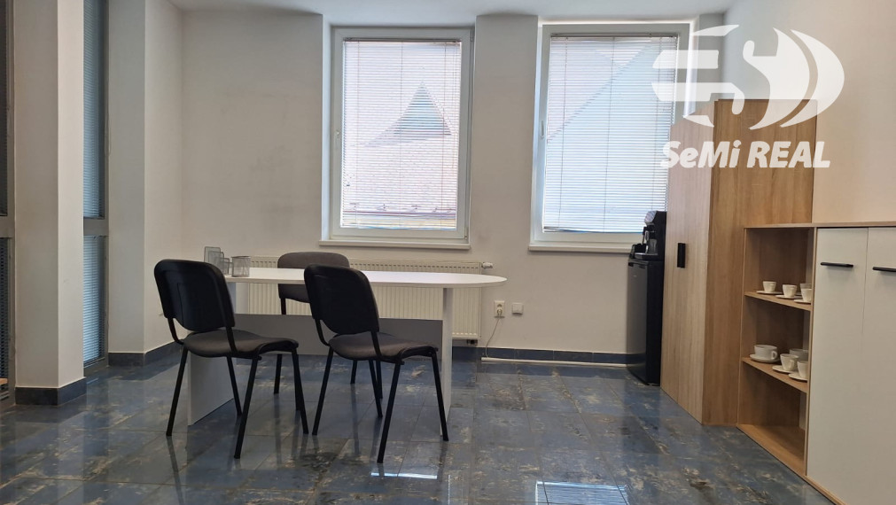 Prenájom kompletne zariadenej kancelárie v centre Zvolena