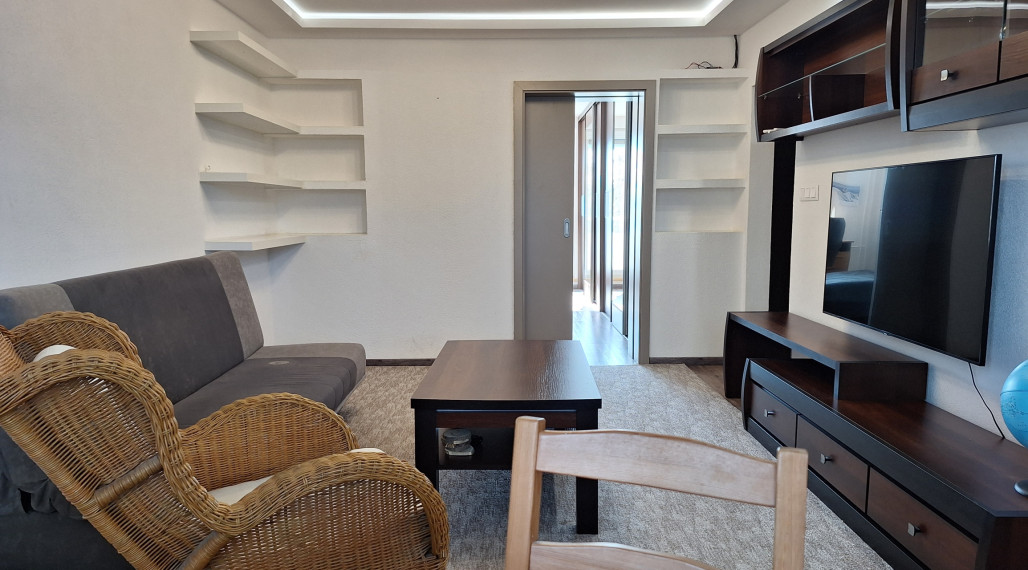 Ponúkame na prenájom 2 izbový byt s lodžiou po kompl.rekonštrukcii aj so zariadením - Zlatý potok