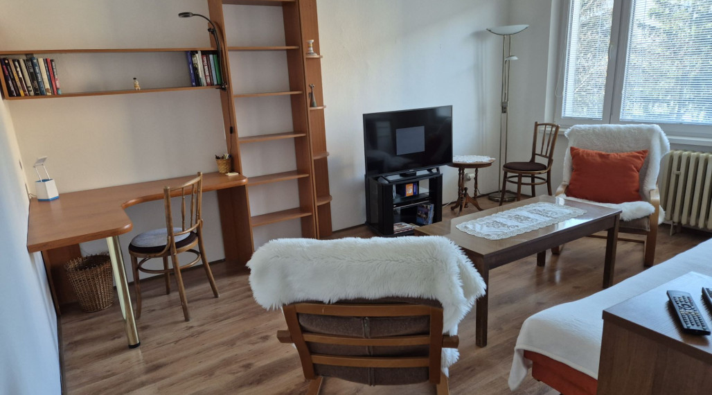 Prenájom 2 izbového bytu aj so zariadením, lokalita Môťová