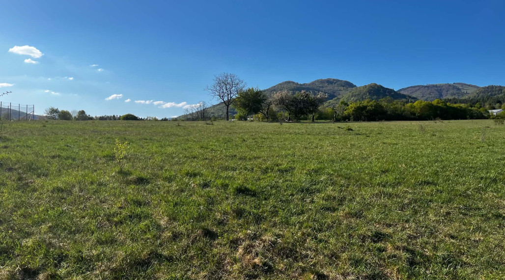 Stavajte nad mestom: Pozemok 586 m² v žiadanej lokalite Pieninská