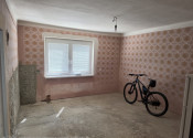Rodinný dom v štádiu rekonštrukcie s veľkorysým pozemkom–Hrochoť - fotografia 10