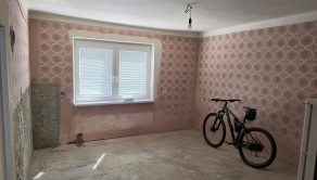 Rodinný dom v štádiu rekonštrukcie s veľkorysým pozemkom–Hrochoť - fotografia 10