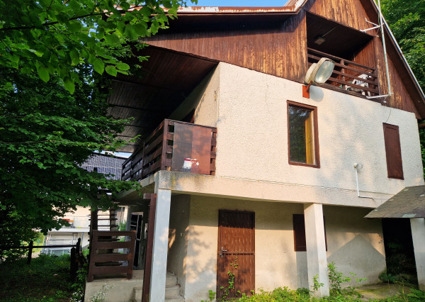 Nová ponuka väčšej rekreačnej chaty v tesnej blízkosti priehrady Môťová a kúpaliska Orlík. Tel 0905119200