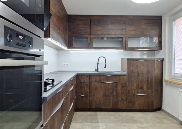 Ponúkame na prenájom 2 izbový byt po kompl.rekonštrukcii aj so zariadením - Zlatý potok