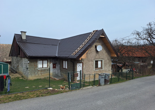 Ponúkame na predaj rodinný dom v obci Hrochoť