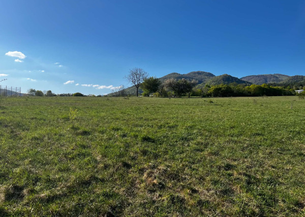 Stavajte nad mestom: Pozemok 586 m² v žiadanej lokalite Pieninská
