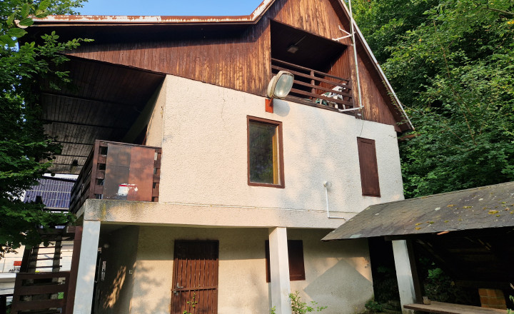 Znižená  cena o 20.000 Eur !!! Nová ponuka väčšej rekreačnej chaty v tesnej blízkosti priehrady Môťová a kúpaliska Orlík. Tel 0905119200 - fotografia 7