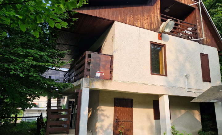 Znižená  cena o 20.000 Eur !!! Nová ponuka väčšej rekreačnej chaty v tesnej blízkosti priehrady Môťová a kúpaliska Orlík. Tel 0905119200