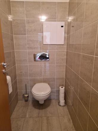 Kúpiť!!!, NIE prenajímať. Nová ponuka - kancelársky priestor na predaj s možnosťou parkovania vo Zvolene, 10 min pešo  od námestia, kuchynka, soc.zariadenie, klíma. Investičná príležitosť!!! - fotografia 6