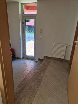Kúpiť!!!, NIE prenajímať. Nová ponuka - kancelársky priestor na predaj s možnosťou parkovania vo Zvolene, 10 min pešo  od námestia, kuchynka, soc.zariadenie, klíma. Investičná príležitosť!!! - fotografia 8