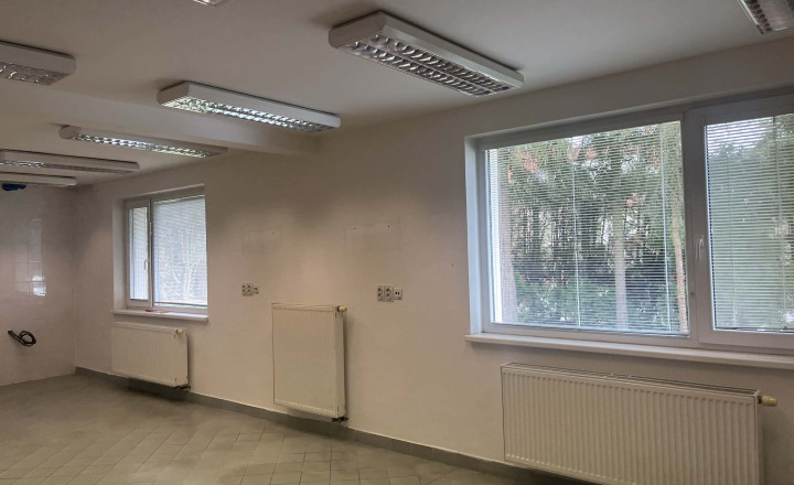 Investičná príležitosť – zrekonštruovaná budova, 1274 m2 pozemok v širšom centre mesta - fotografia 2