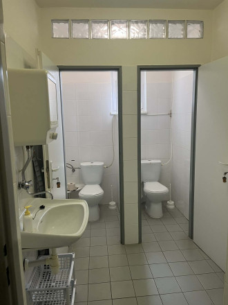 Investičná príležitosť – zrekonštruovaná budova, 1274 m2 pozemok v širšom centre mesta - fotografia 4