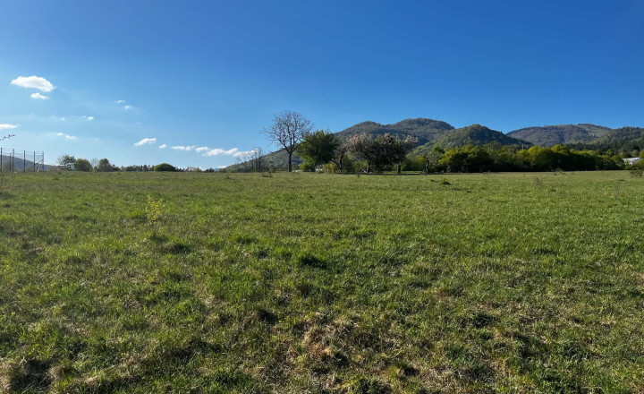 Stavajte nad mestom: Pozemok 586 m² v žiadanej lokalite Pieninská - fotografia 1