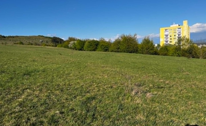 Stavajte nad mestom: Pozemok 586 m² v žiadanej lokalite Pieninská - fotografia 2