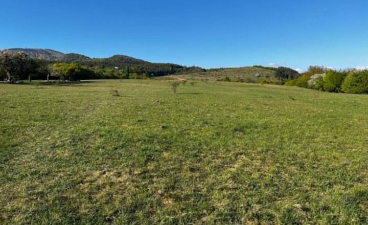 Stavajte nad mestom: Pozemok 586 m² v žiadanej lokalite Pieninská - fotografia 3