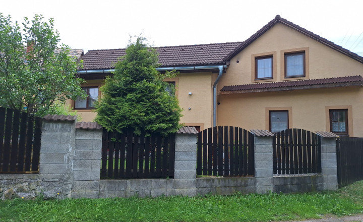 Kompletne zrekonštruovaný rodinný dom s hosťovskou chalupou a čarovnou záhradou – Podzámčok - Výrazne znížená cena o 40.000 Eur