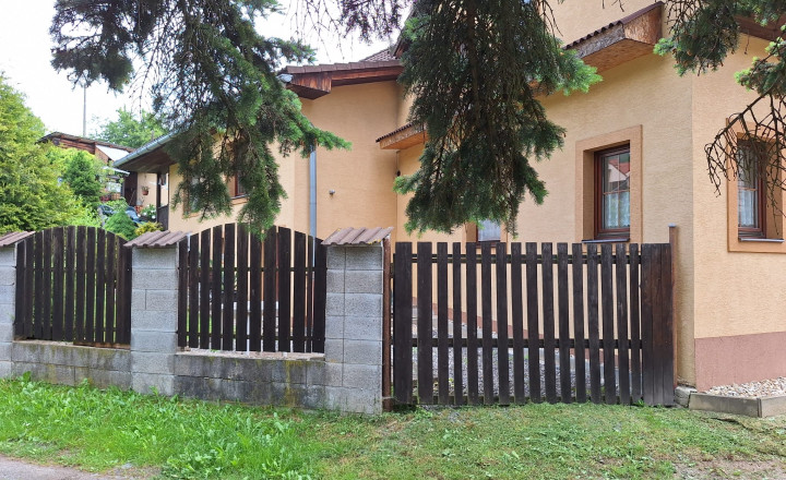 Kompletne zrekonštruovaný rodinný dom s hosťovskou chalupou a čarovnou záhradou – Podzámčok - Výrazne znížená cena o 40.000 Eur - fotografia 1