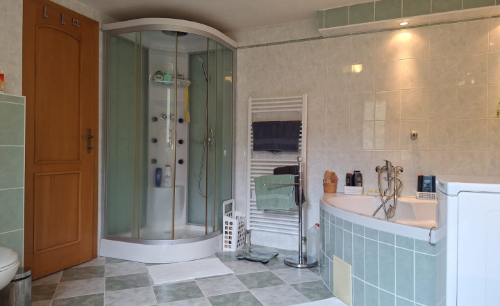 Kompletne zrekonštruovaný rodinný dom s hosťovskou chalupou a čarovnou záhradou – Podzámčok - Výrazne znížená cena o 40.000 Eur - fotografia 15