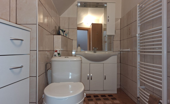 Kompletne zrekonštruovaný rodinný dom s hosťovskou chalupou a čarovnou záhradou – Podzámčok - Výrazne znížená cena o 40.000 Eur - fotografia 16