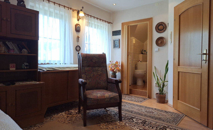 Kompletne zrekonštruovaný rodinný dom s hosťovskou chalupou a čarovnou záhradou – Podzámčok - Výrazne znížená cena o 40.000 Eur - fotografia 17