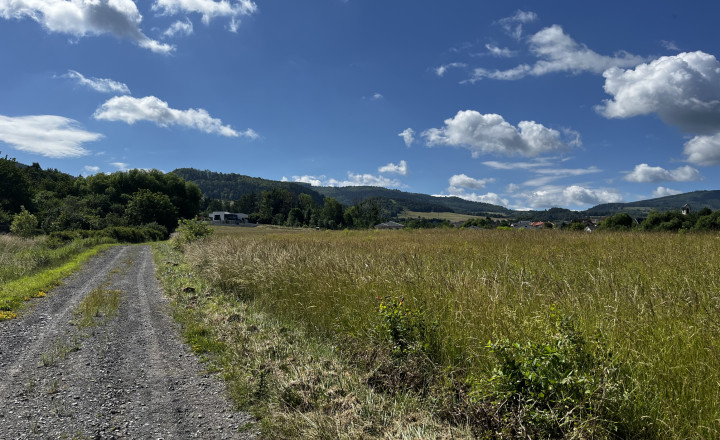 Na predaj slnečný pozemok s veľkým potenciálom (2555 m²) – Stožok - fotografia 3