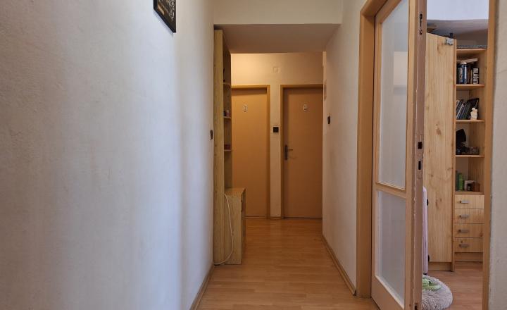 Nová cena ! 3-izbový byt s upravenou dispozíciou priamo v centre Zvolena - fotografia 8