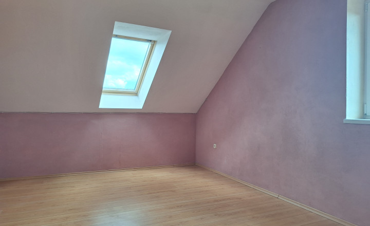 Priestranne riešený rodinný dom s garážou a veľkolepým pozemkom v Detve – Skliarovo - fotografia 14
